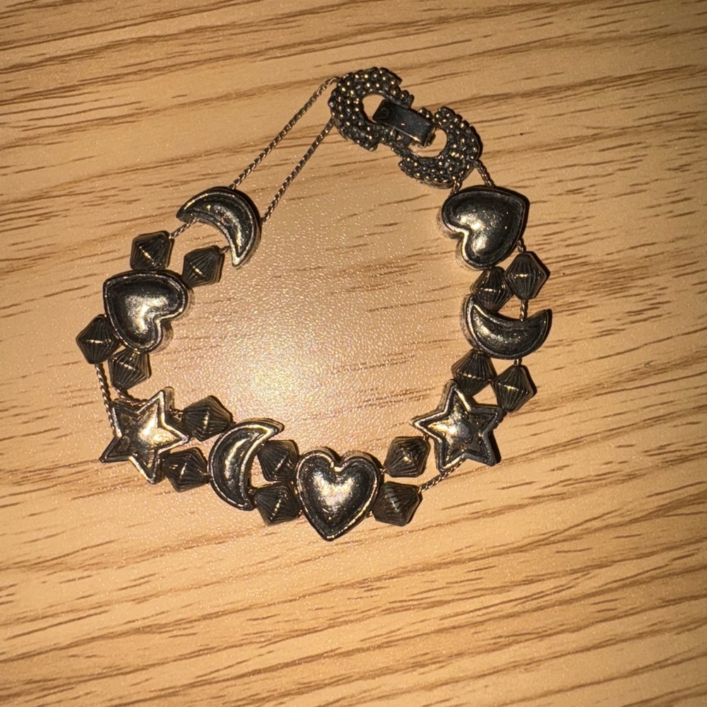 🌙 Vintage Celestial Charm Bracelet – Hearts, Stars & Moons – Silver Tone